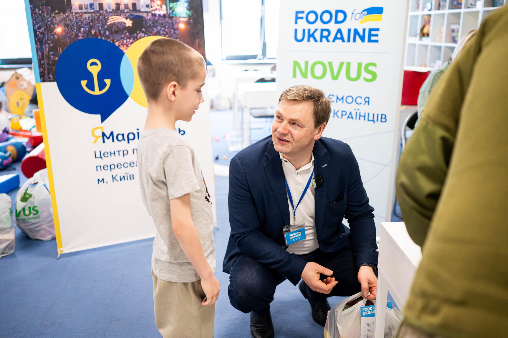 Food for Ukraine передав продуктові набори для внутрішньопереміщених осіб у центрі «ЯМаріуполь».